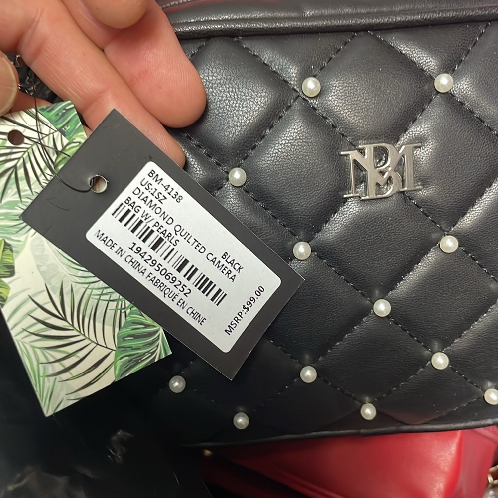 NWT Badgley Mischka Diamond Quilted Pearl Crossbody Vegan Leather Camera Bag - Picture 8 of 10